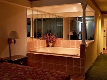 Horizon Inn Avenel Exterior photo